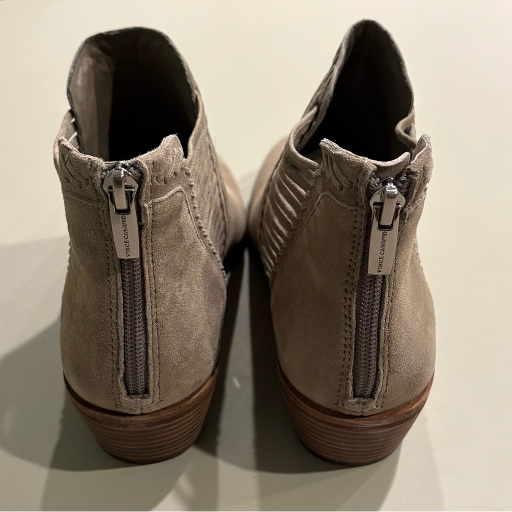 Vince Camuto Pippsy Suede Ankle Booties Cabincore Western low heel taupe - Picture 11 of 13